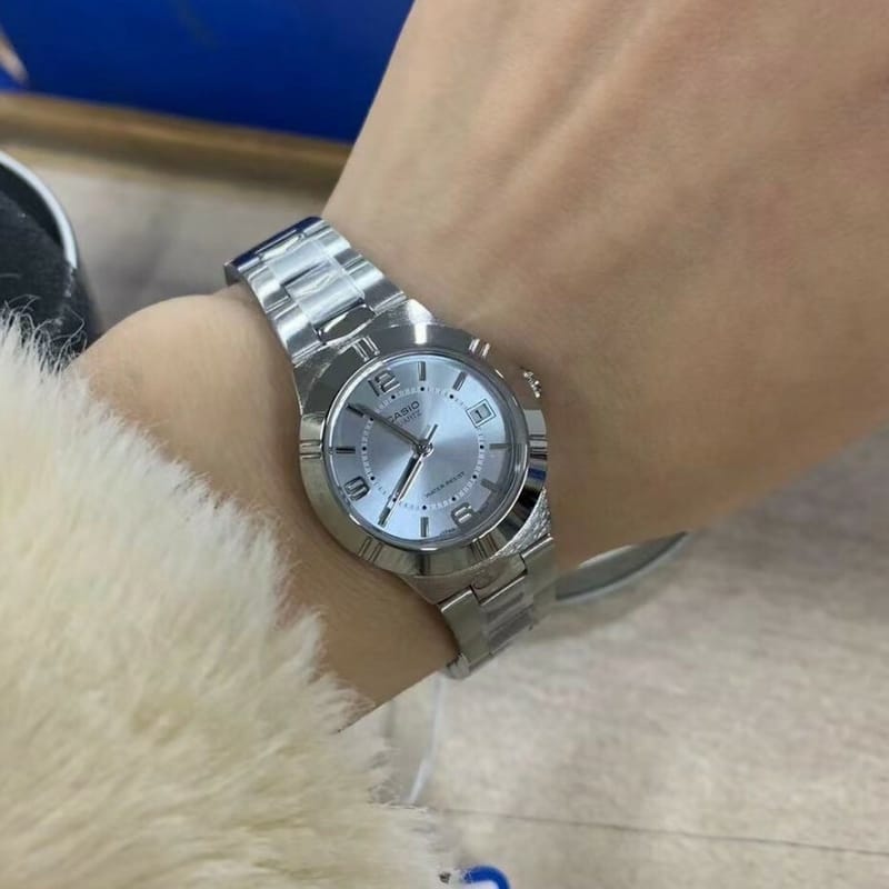 RELOJ CASIO FONDO CELESTE