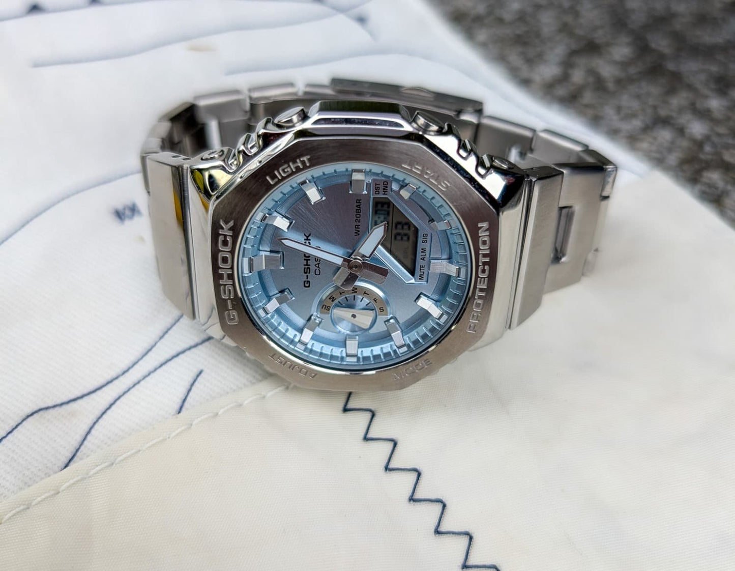 RELOJ CASIO G-SHOCK GM-2110D-2A